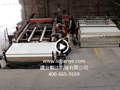 伺服無(wú)人操作全自動(dòng)鋸邊機(jī)