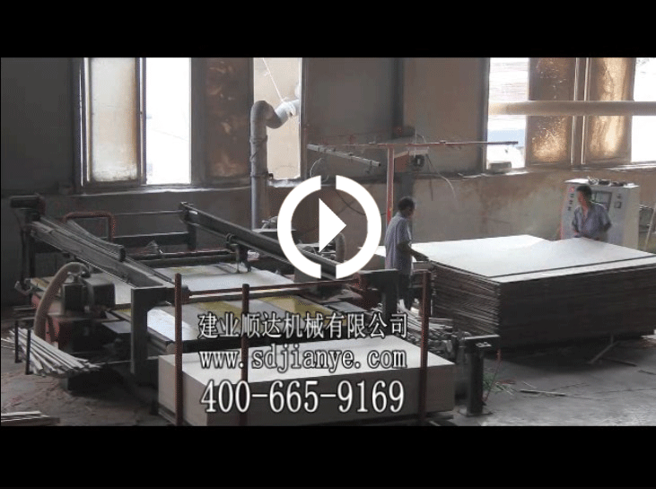 高檔高產(chǎn)量數(shù)控鋸邊機(jī)板材尺寸寬窄可調(diào)